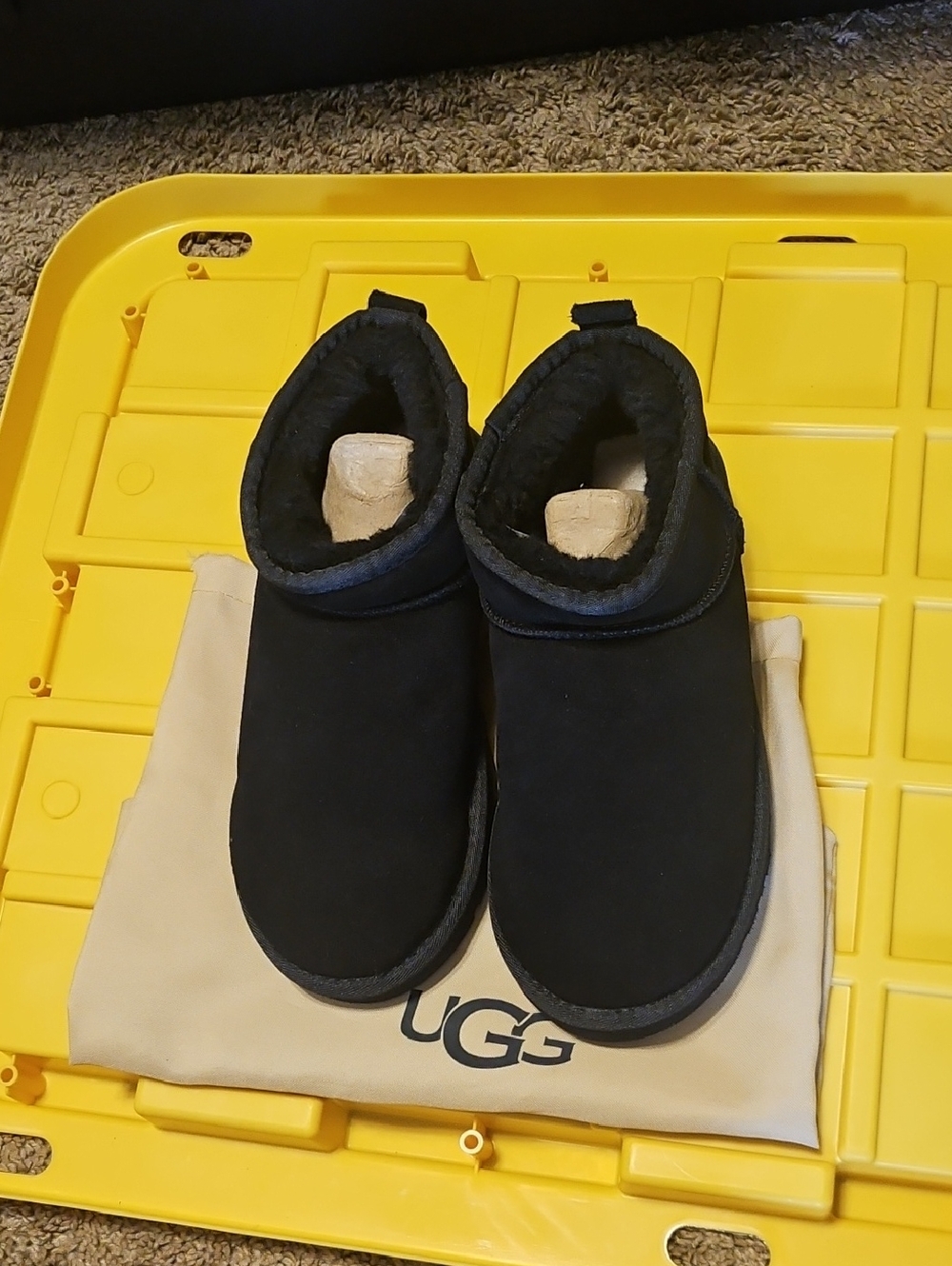 UGG Sz 7  Black Suede Cozy Shearling Boot